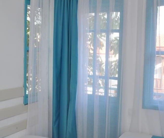 اتاق استاندارد سه نفره, Nisa