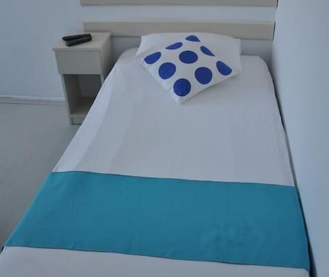 اتاق استاندارد سه نفره, Nisa