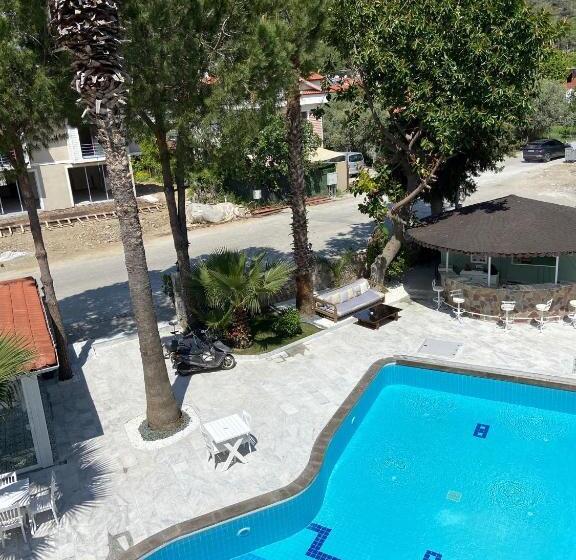 اتاق خانوادگی, Göcek Selya