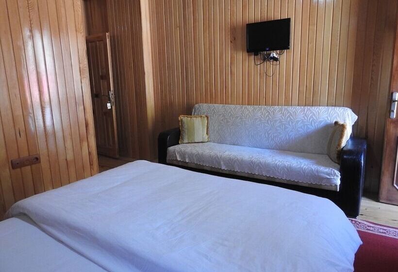 اتاق استاندارد با بالکن, Zengin Motel