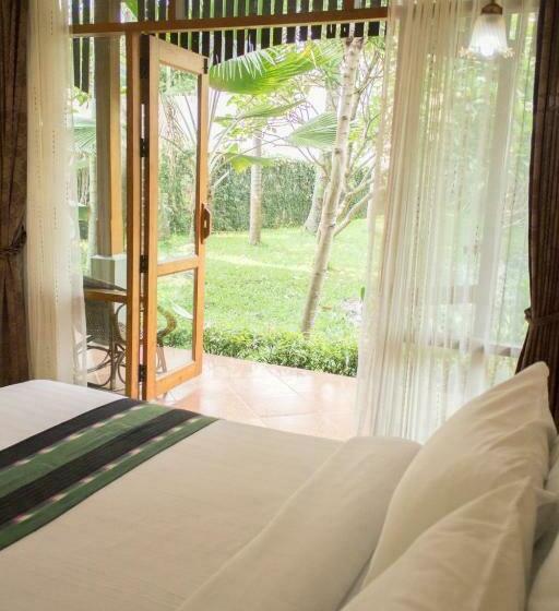 اتاق لوکس با بالکن, Auangkham Resort