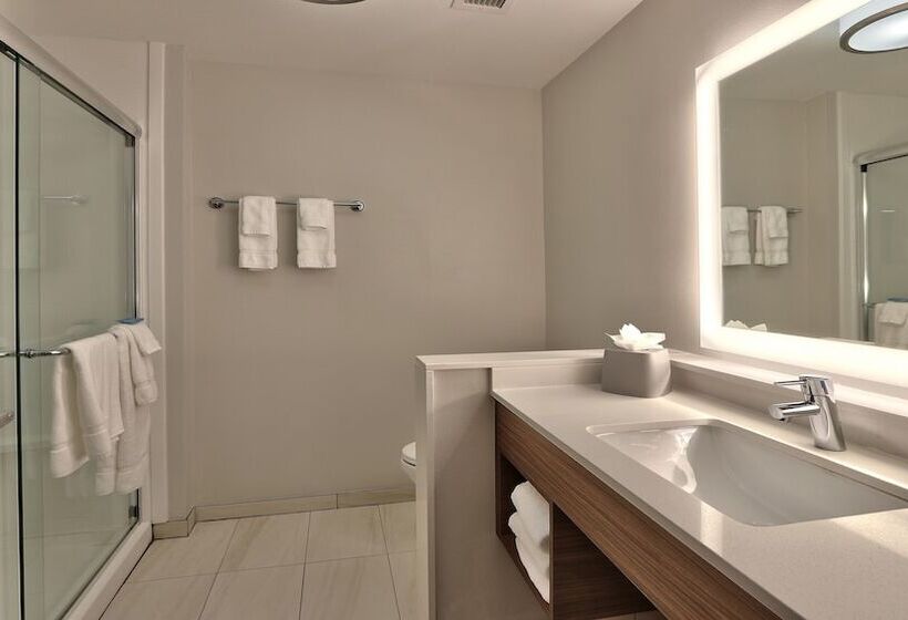 سوییت, Holiday Inn Express & Suites Broomfield, An Ihg
