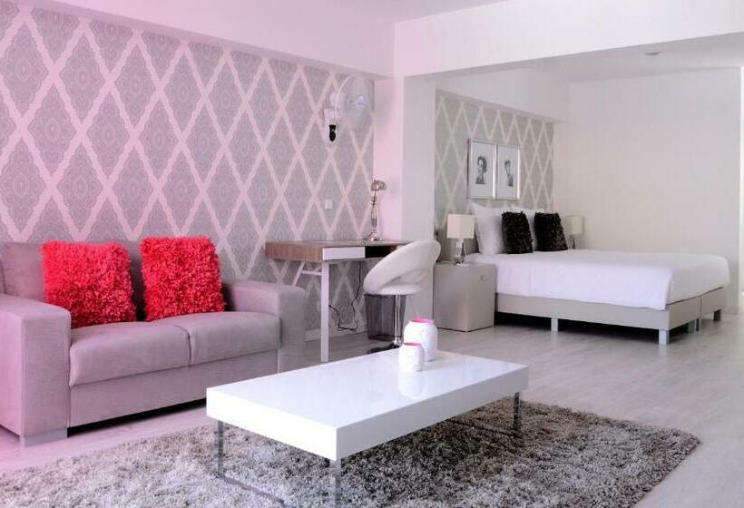 Люкс с Балконом, Prassa 3 Boutique