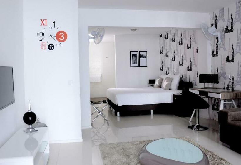 Люкс с Балконом, Prassa 3 Boutique