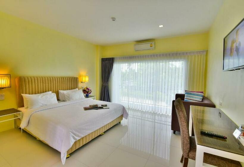 اتاق لوکس با چشم‌انداز استخر, Southgate Residence Hotel   Sha Certified