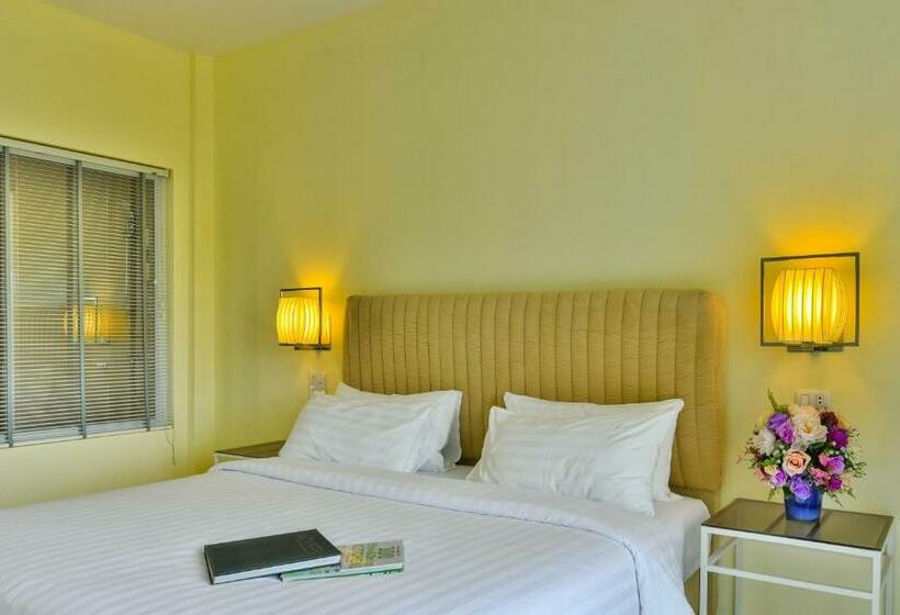 اتاق لوکس با چشم‌انداز استخر, Southgate Residence Hotel   Sha Certified