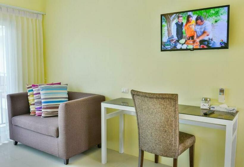 اتاق لوکس با چشم‌انداز استخر, Southgate Residence Hotel   Sha Certified