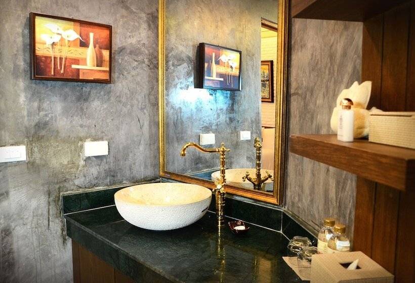 اتاق لوکس, Chuchaiburi Sri Amphawa