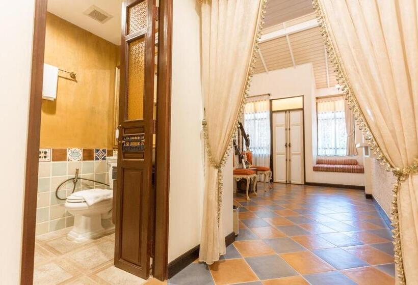 اتاق لوکس با بالکن, Chuchaiburi Sri Amphawa