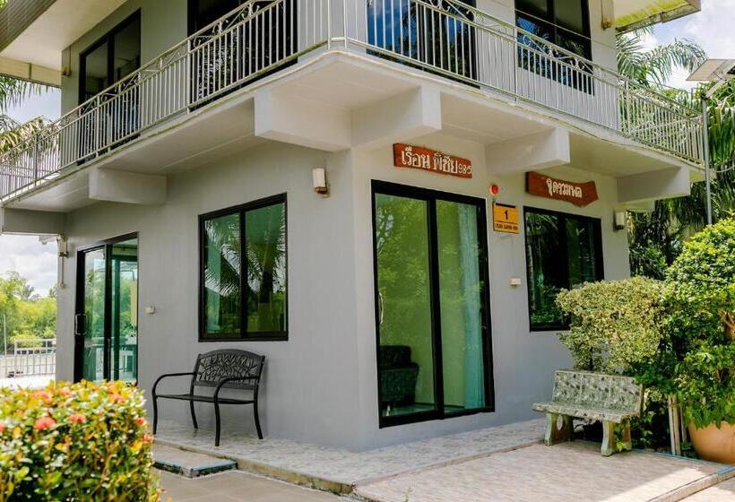 استودیوی استاندارد, Neenlawat Riverside