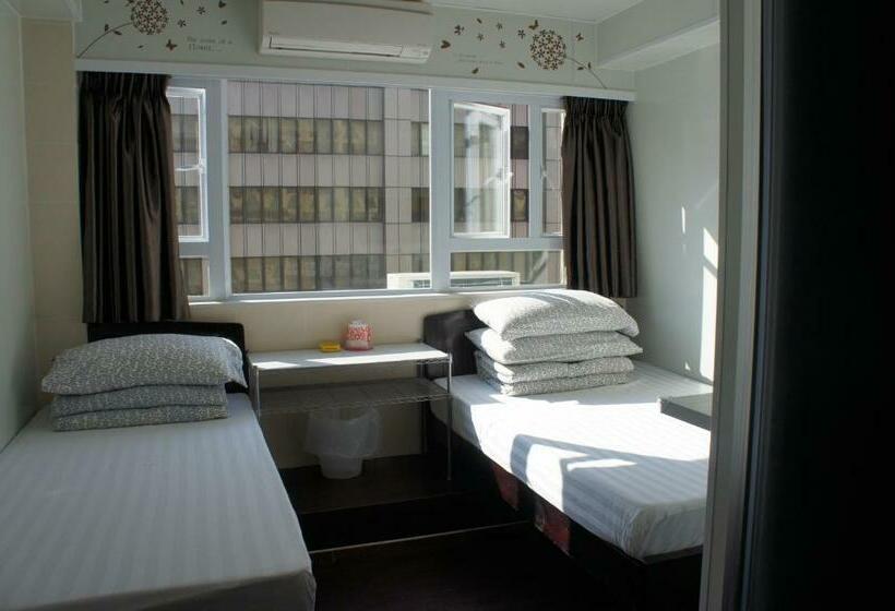اتاق ساده سه‌ نفره, Ocean Inn