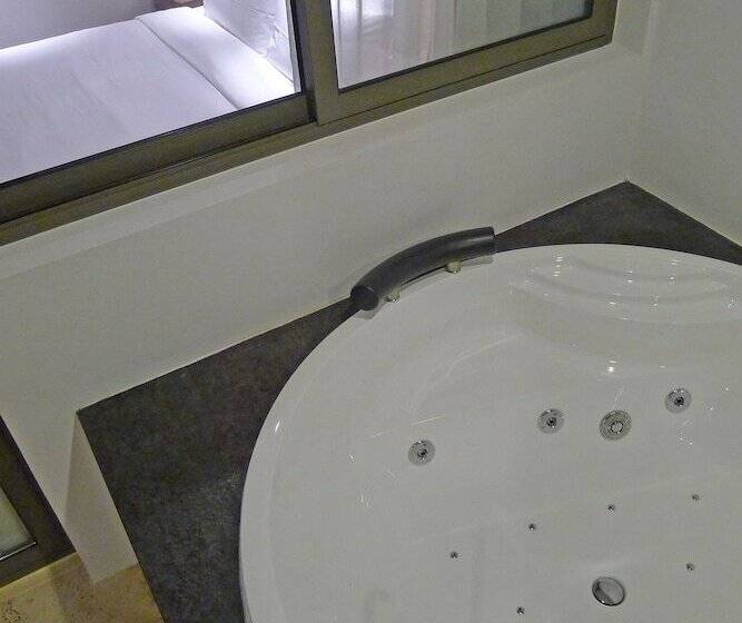 3 Bedroom Suite, The Nchantra Pool Suite Phuket