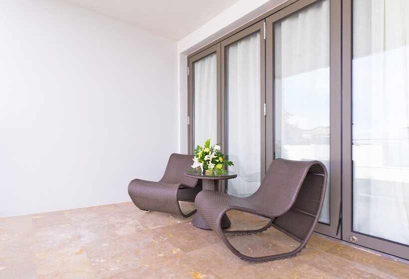 استودیوی استاندارد, The Nchantra Pool Suite Phuket