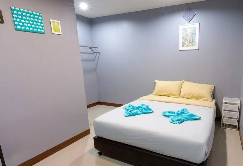 اتاق استاندارد با چشم‌انداز باغ, Wanderlust Bangkok Hostel