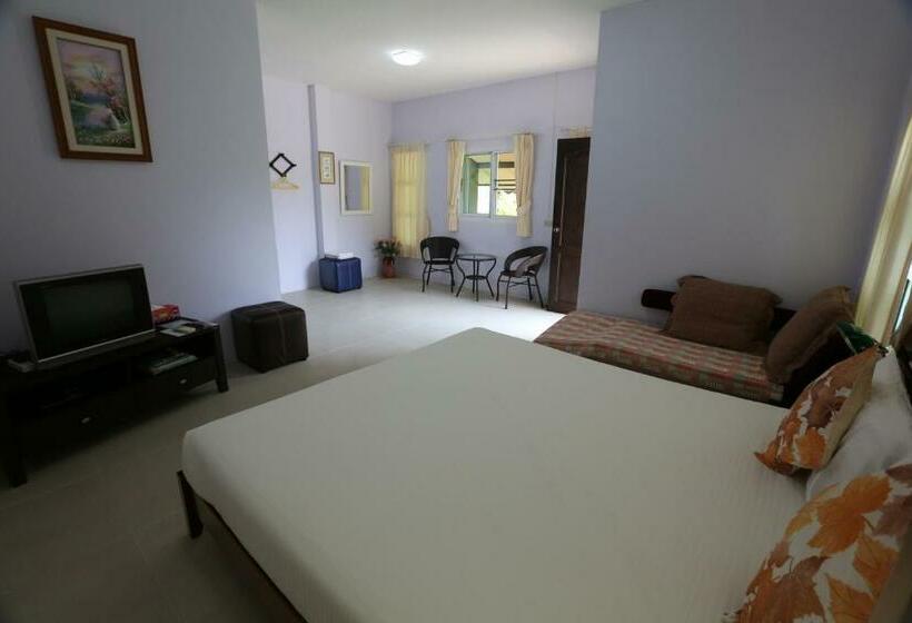 اتاق استاندارد با چشم‌انداز باغ, Bansuanrachawadee B&b