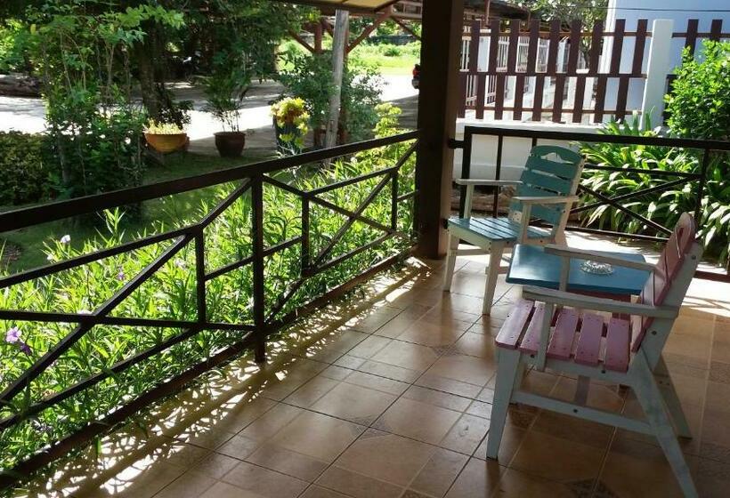 اتاق استاندارد با چشم‌انداز باغ, Bansuanrachawadee B&b