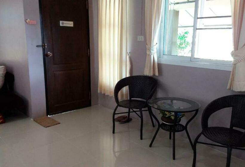 اتاق استاندارد با چشم‌انداز باغ, Bansuanrachawadee B&b