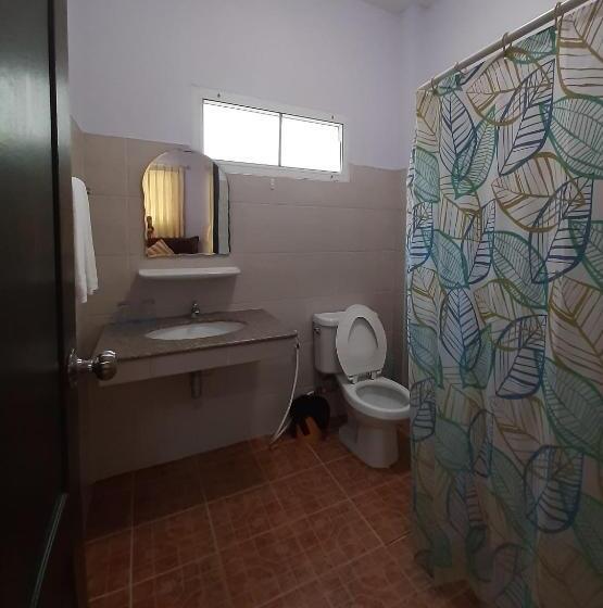 اتاق استاندارد با چشم‌انداز باغ, Bansuanrachawadee B&b