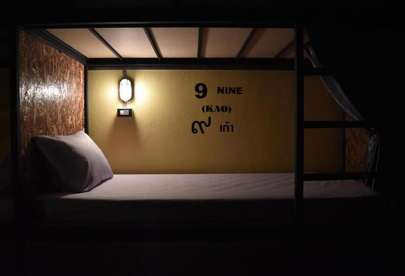 اتاق استاندارد, Hide Bangkok Hostel