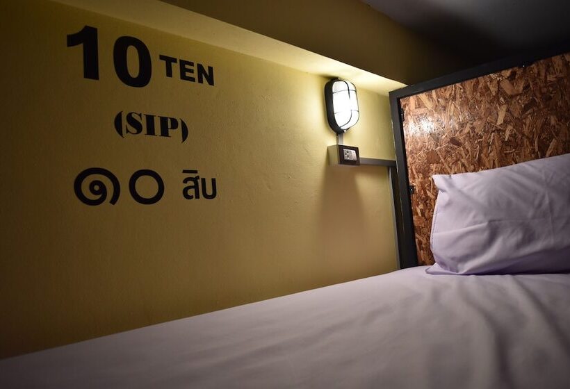 Standard Room, Hide Bangkok Hostel