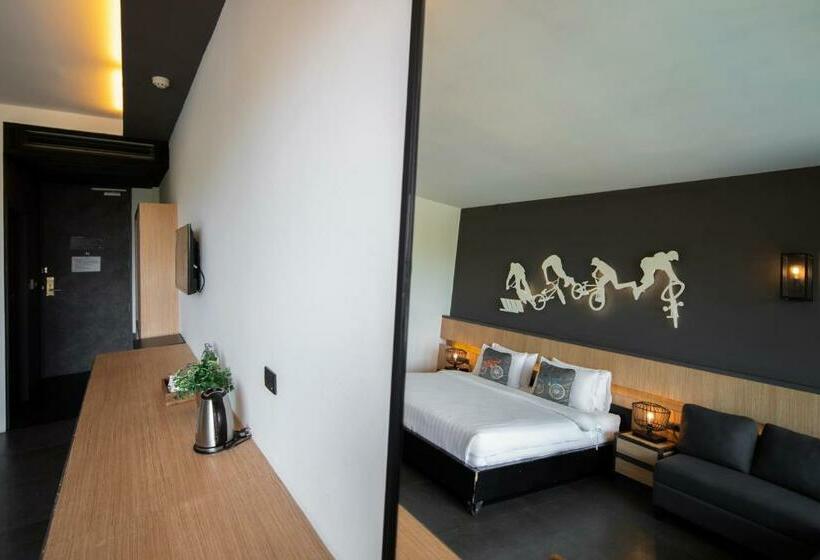 اتاق استاندارد با چشم‌انداز استخر, The Velo S Hotel And Pumptrack