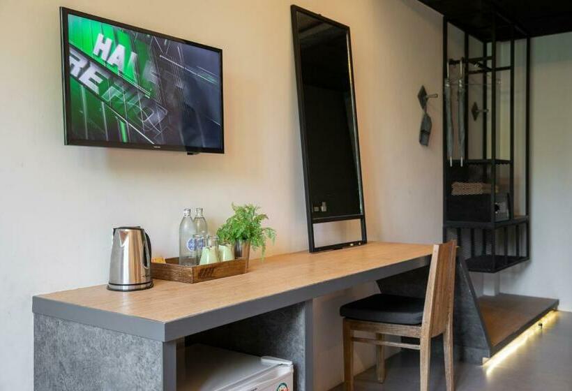 اتاق استاندارد با چشم‌انداز استخر, The Velo S Hotel And Pumptrack