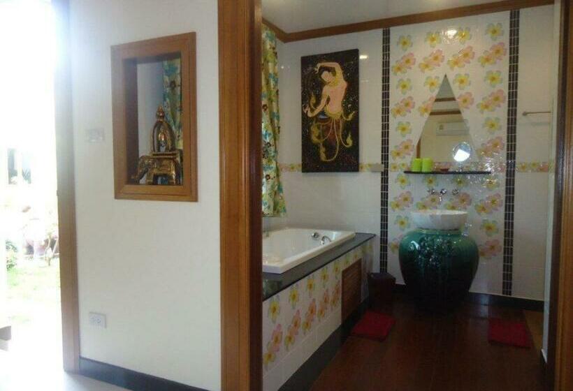 اتاق لوکس با تراس, Villa Angelica Bed And Breakfast In Phuket