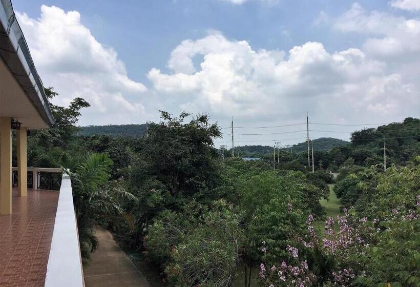 اتاق خانوادگی, ฺbaan Ing Khao Resort