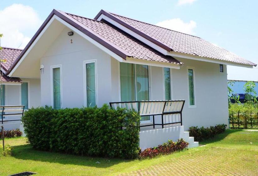 سوئیت با وان آب گرم, Chanpraya Resort