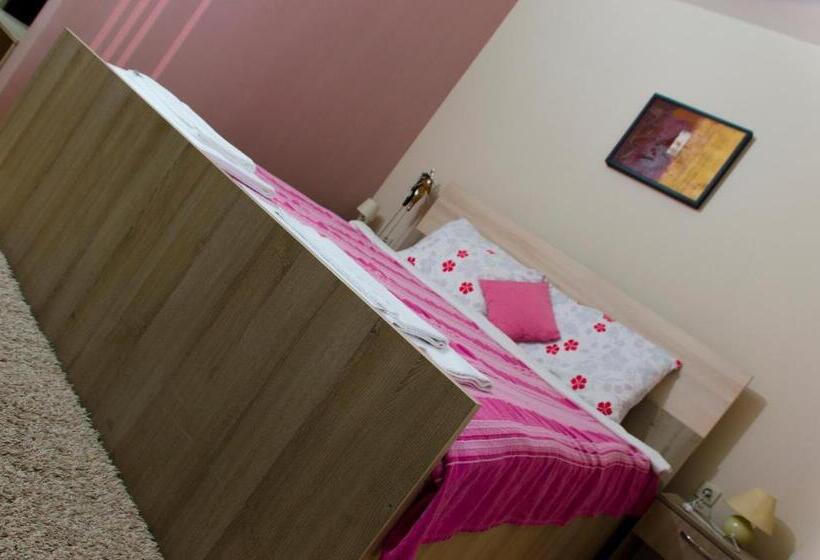 اتاق استاندارد, Garni Hotel Tri O