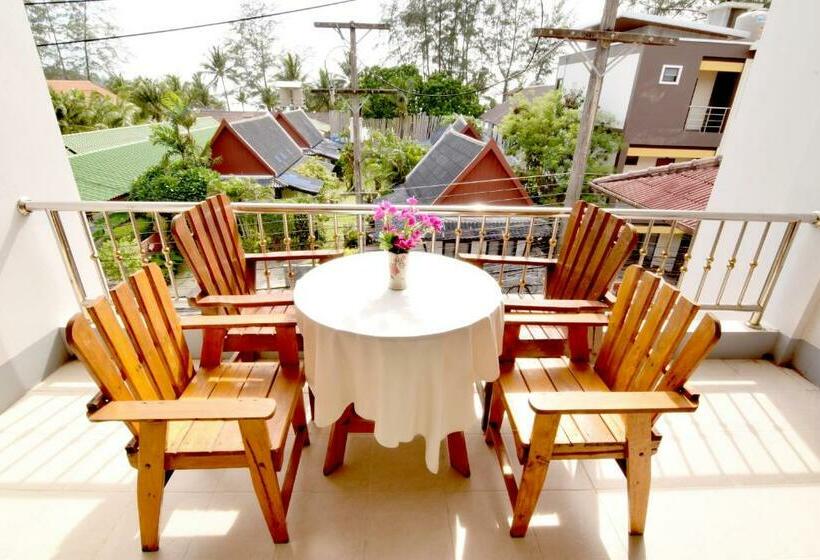 اتاق خانوادگی, Deng S Kamala Beach Guesthouse