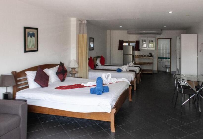 اتاق خانوادگی, Deng S Kamala Beach Guesthouse