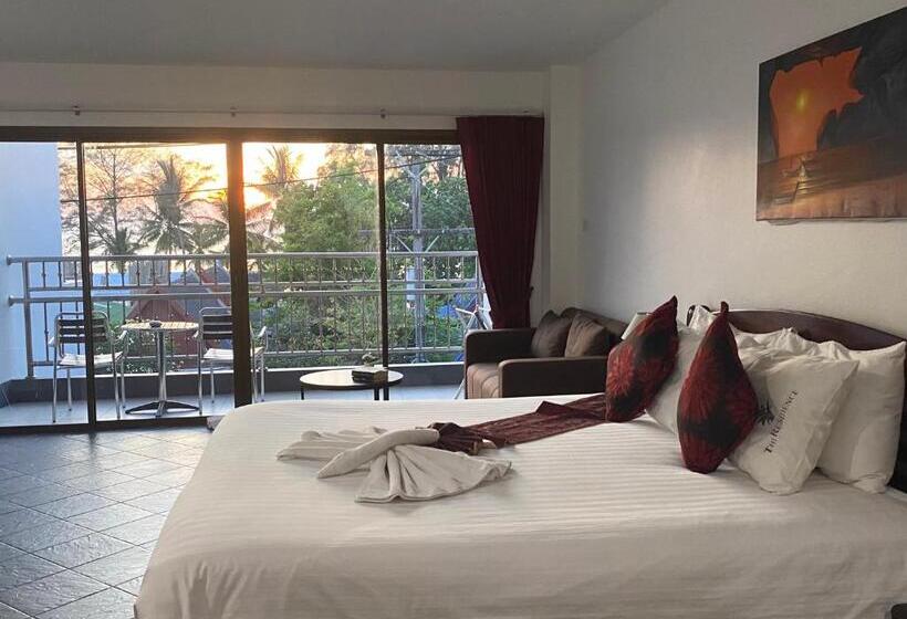 اتاق لوکس با چشم‌انداز دریا, Deng S Kamala Beach Guesthouse
