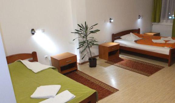 اتاق استاندارد سه نفره, M Garni