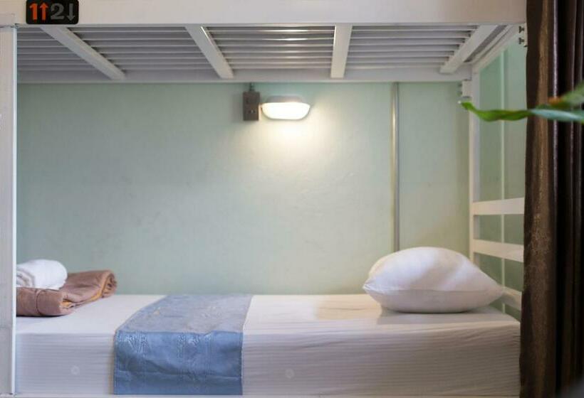 اتاق خانوادگی با سرویس بهداشتی مشترک, Zzhouse