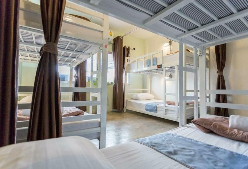 اتاق خانوادگی با سرویس بهداشتی مشترک, Zzhouse