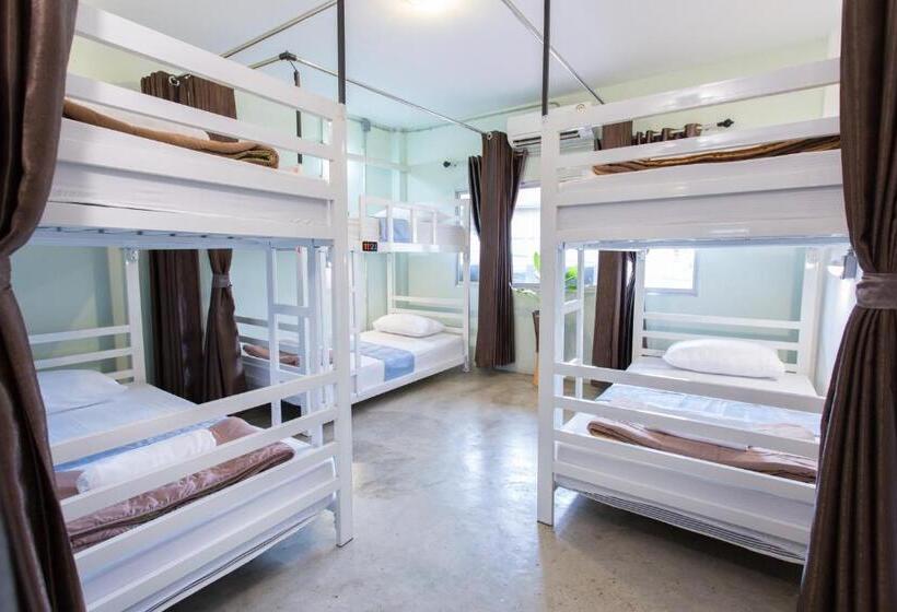 اتاق خانوادگی با سرویس بهداشتی مشترک, Zzhouse