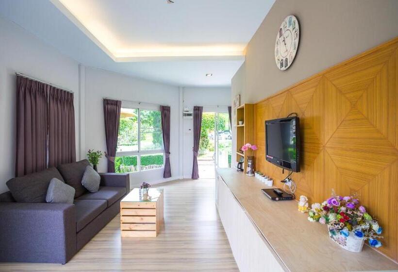 Classic room with balcony, Phukaew Resort & Adventure Park