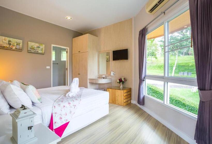 Classic room with balcony, Phukaew Resort & Adventure Park
