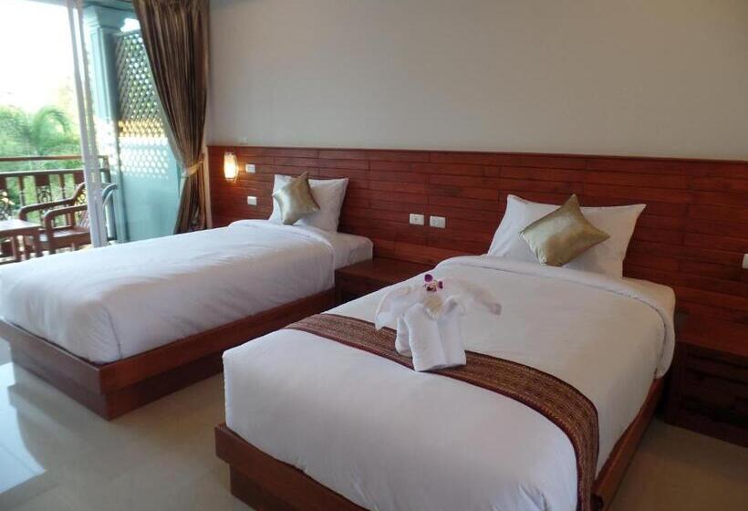 اتاق لوکس با بالکن, Pratum Resort