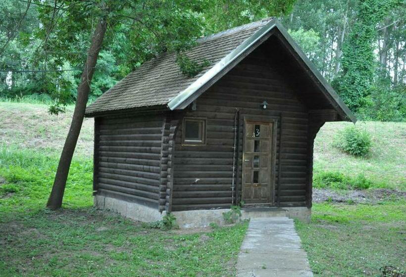 کلبه ییلاقی, Chalets & Rooms čarda šebešfok
