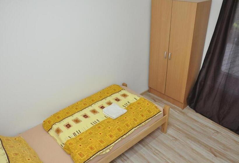 اتاق استاندارد یک نفره, Chalets & Rooms čarda šebešfok