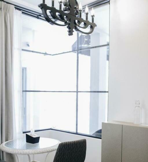 اتاق لوکس با تخت بزرگ, La Riva Boutique