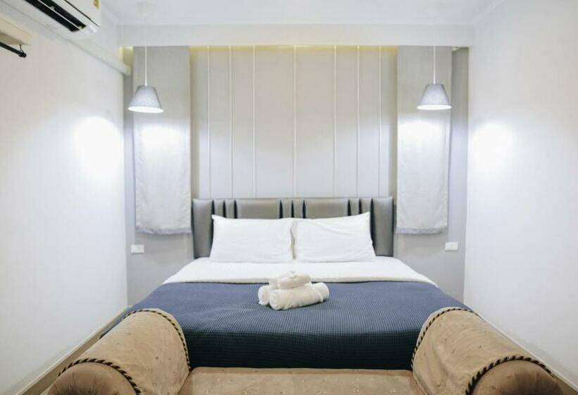 اتاق لوکس با تخت بزرگ, La Riva Boutique