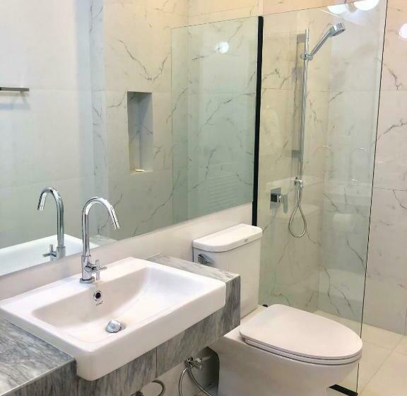 اتاق لوکس با تخت بزرگ, La Riva Boutique