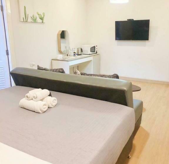 اتاق لوکس با تخت بزرگ, La Riva Boutique