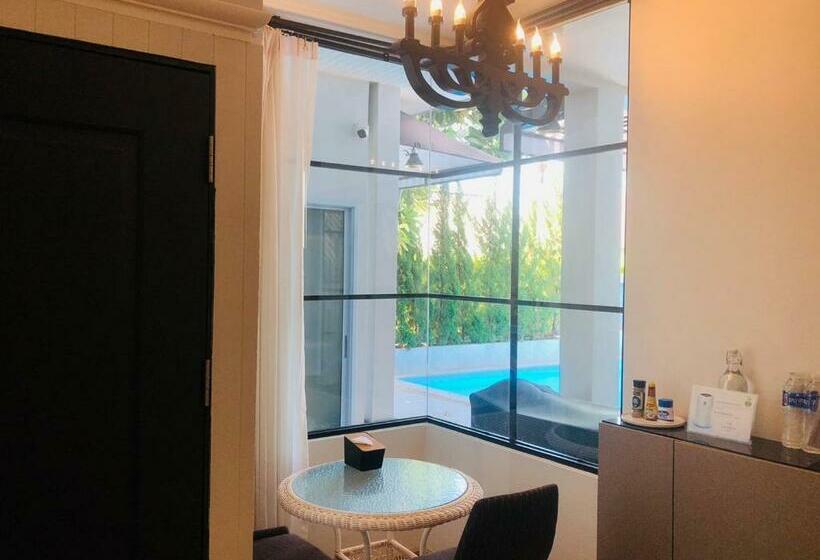 اتاق لوکس با تخت بزرگ, La Riva Boutique