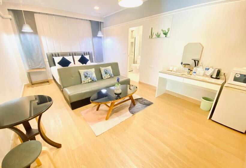 اتاق لوکس با تخت بزرگ, La Riva Boutique
