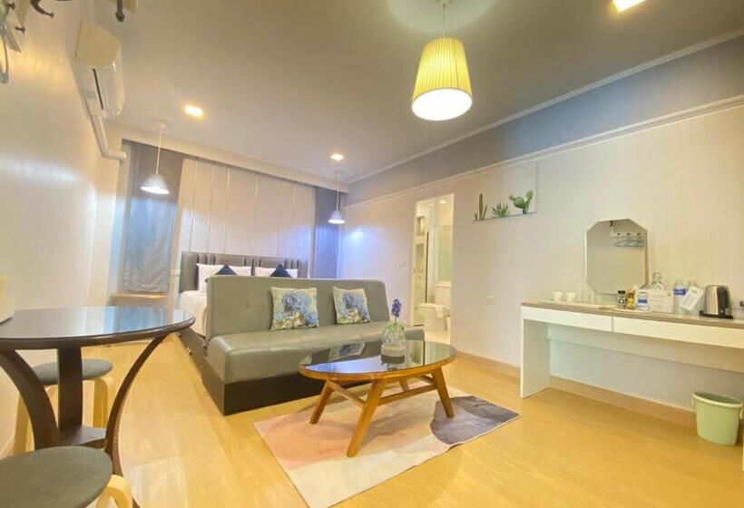 اتاق لوکس با تخت بزرگ, La Riva Boutique