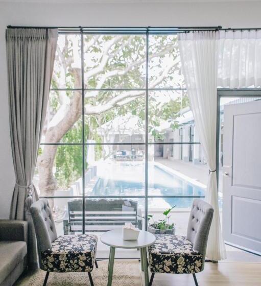 سوییت خانوادگی, La Riva Boutique